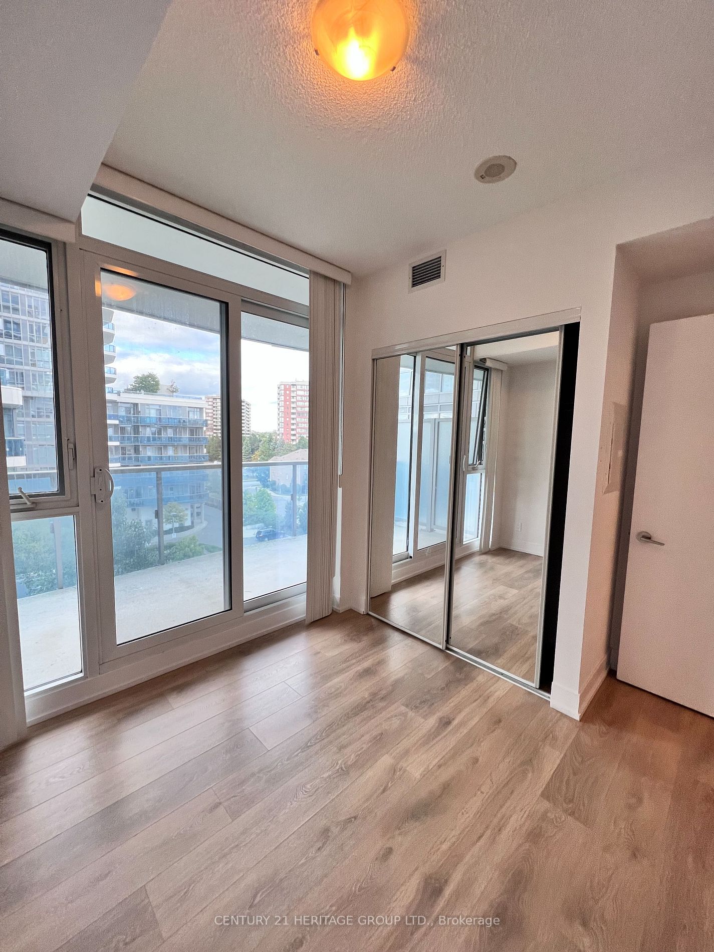 9471 Yonge St, #630