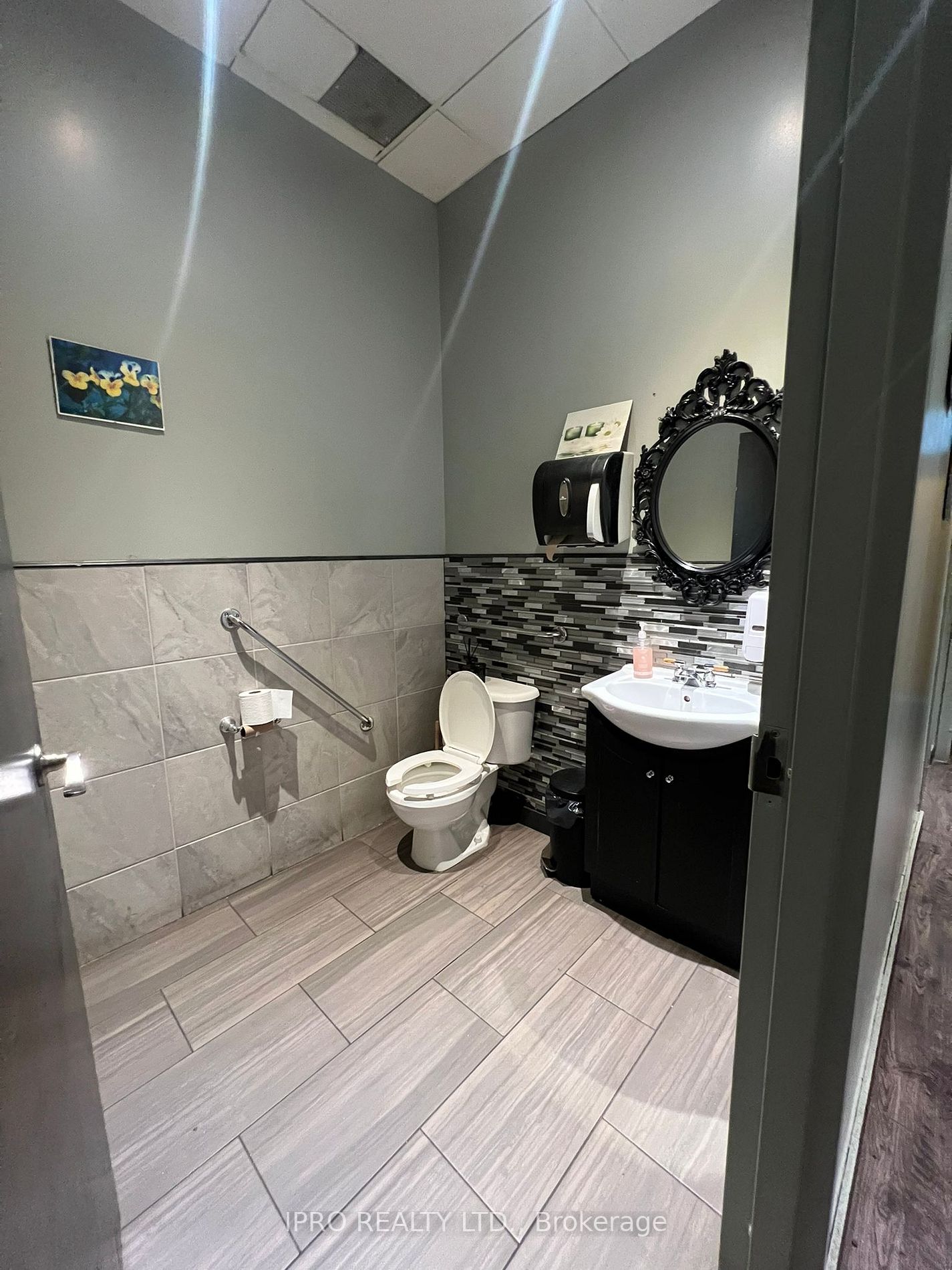 167 Applewood Cres, #1