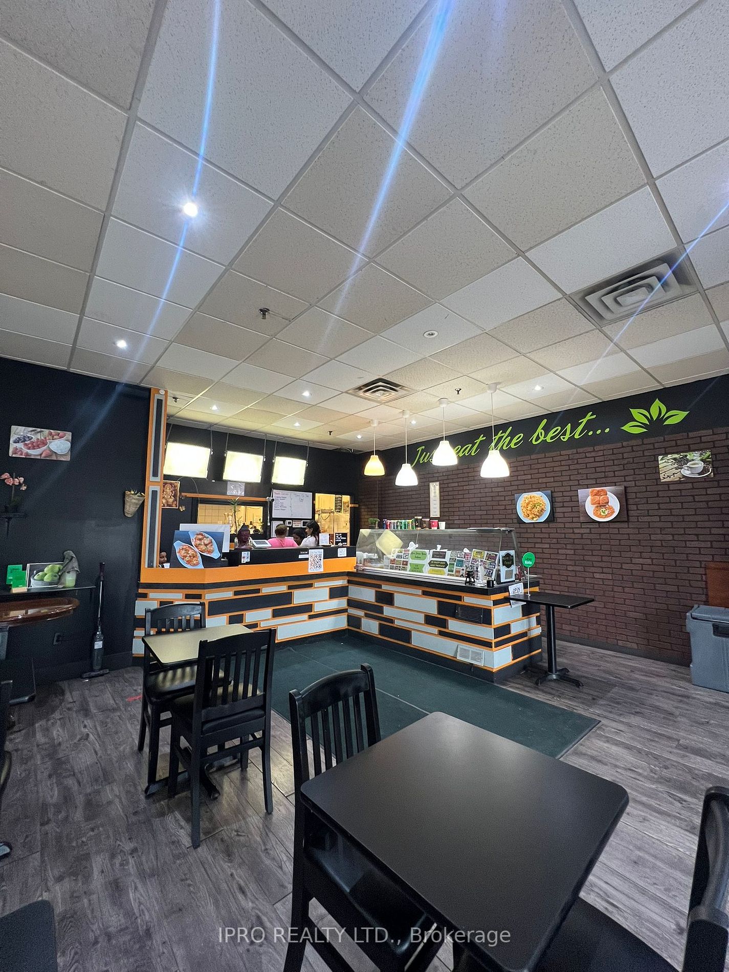 167 Applewood Cres, #1