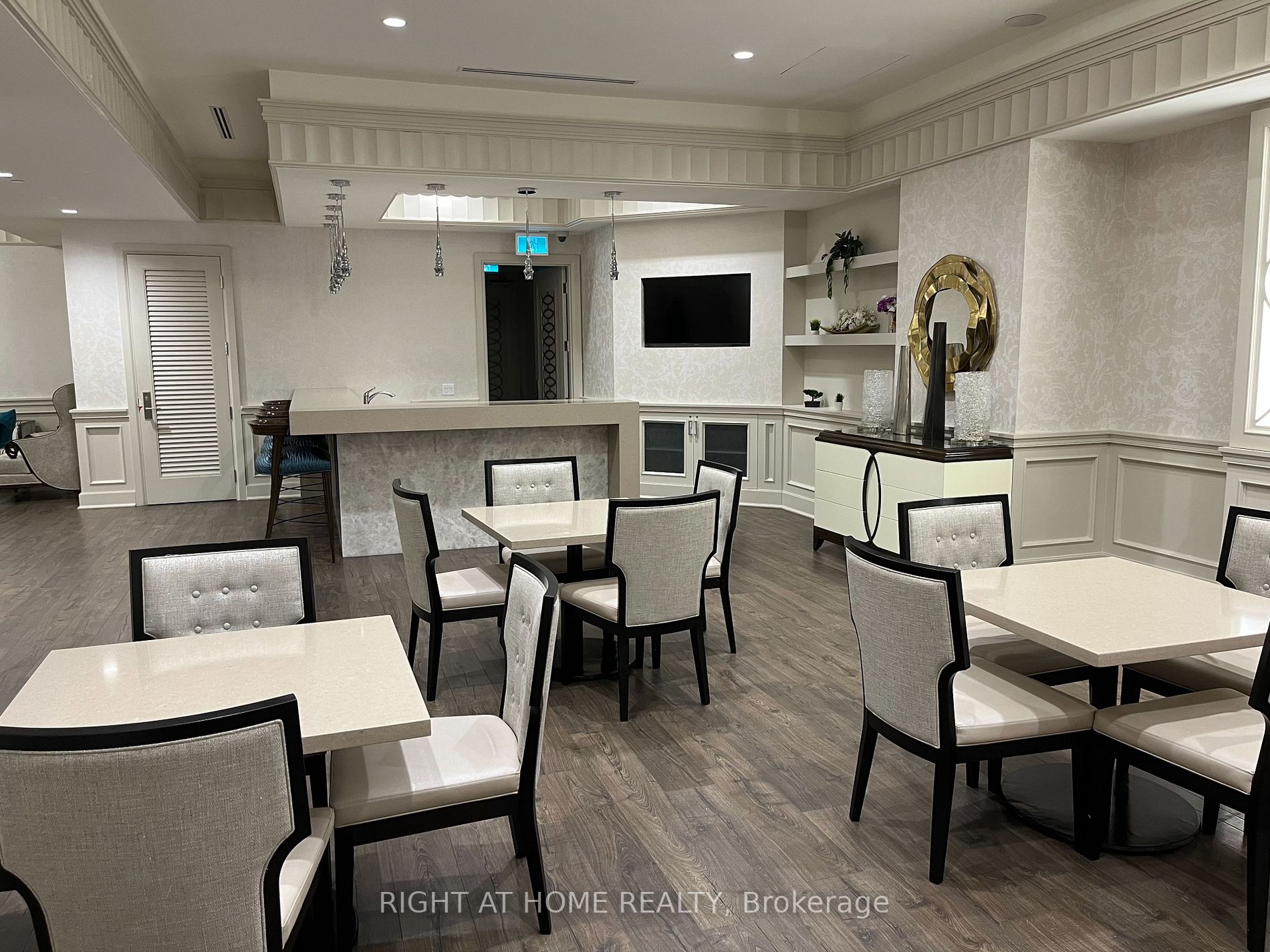 9075 Jane Street, #102