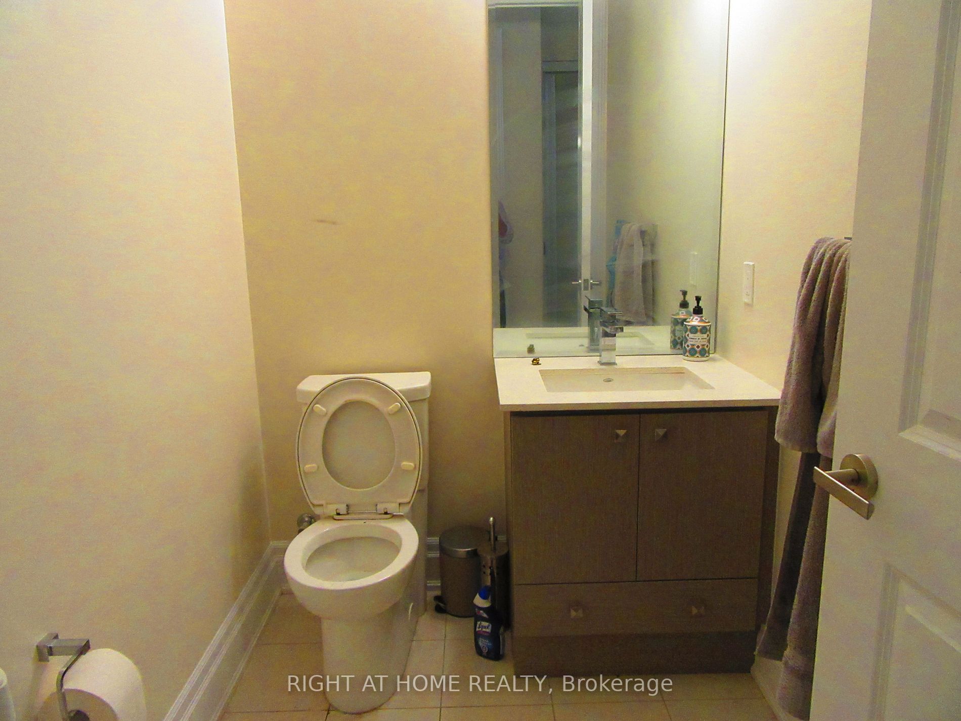 9075 Jane Street, #102