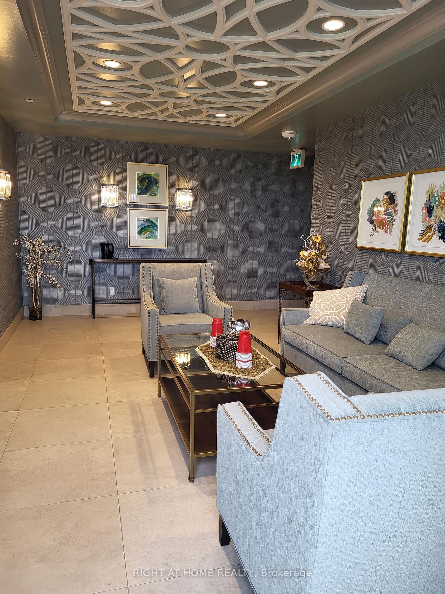 9075 Jane Street, #102