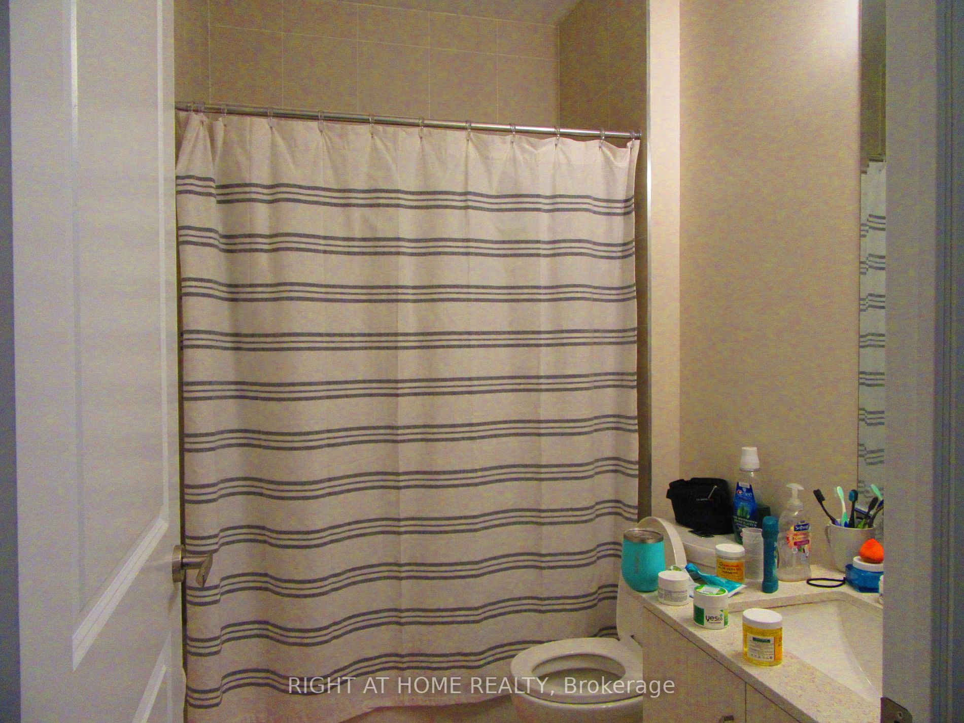 9075 Jane Street, #102