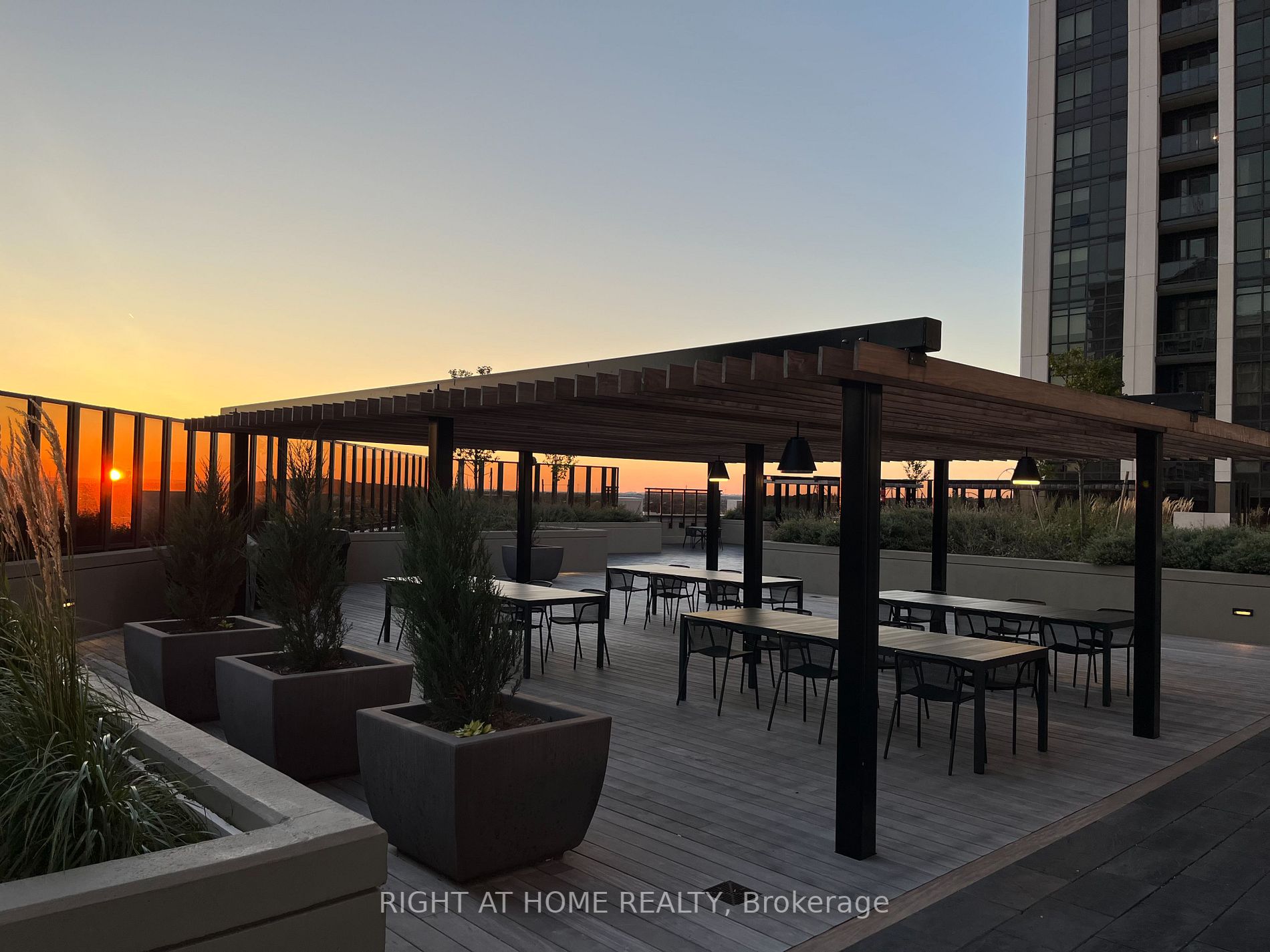 9075 Jane Street, #102