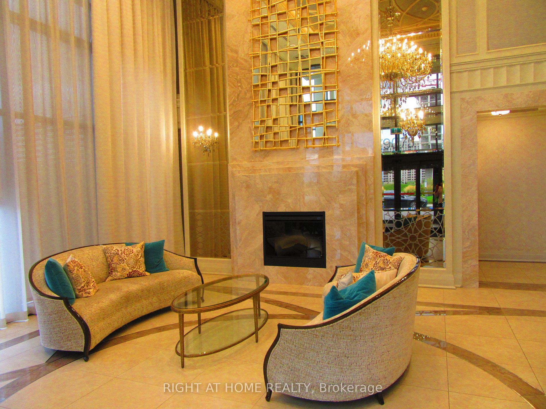 9075 Jane Street, #102