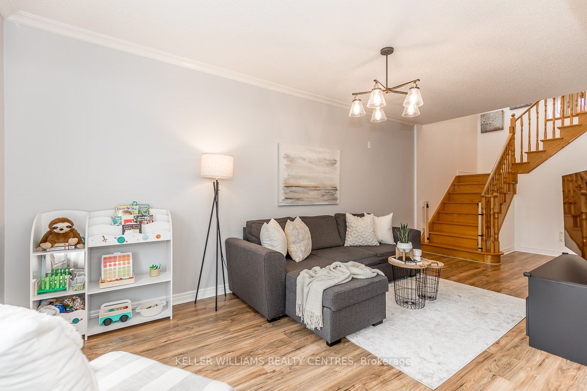165 Warwick Cres