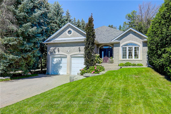 296 Kennedy St W, Aurora