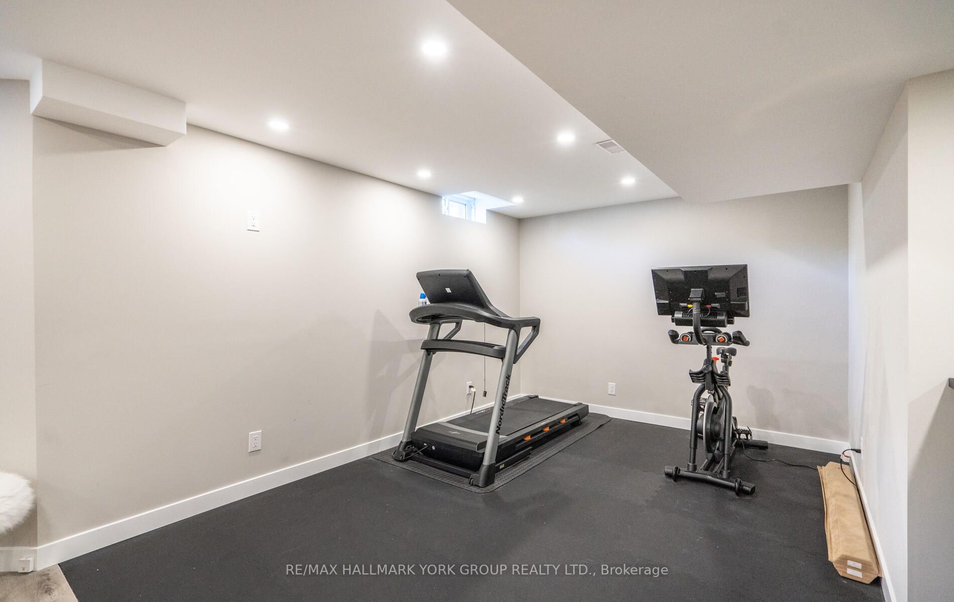 55 Barberry Cres