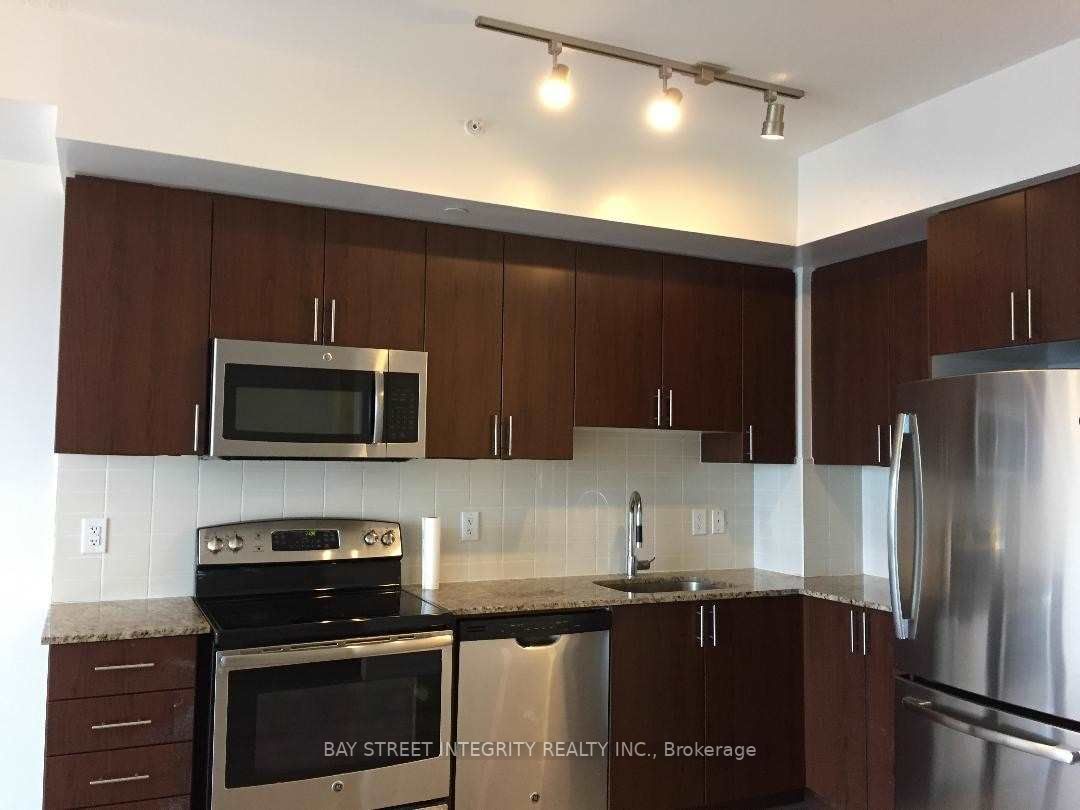 7165 Yonge St, #Ph307