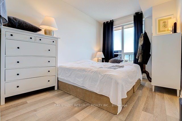 7165 Yonge St, #Ph307