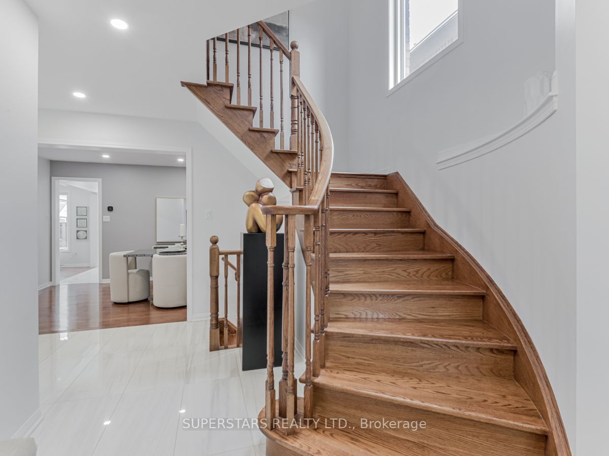 647 Sandiford Dr