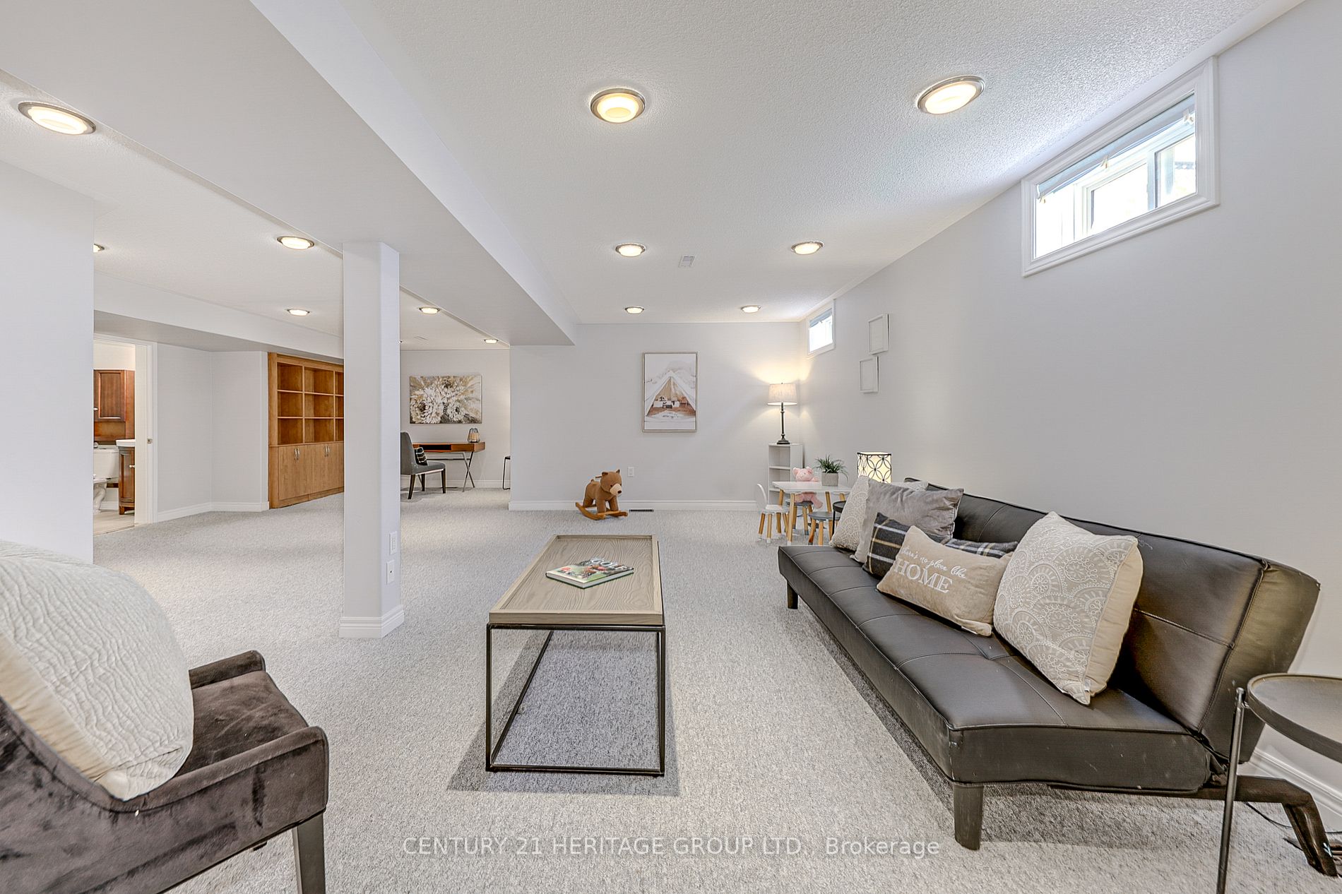 35 Depeuter Cres