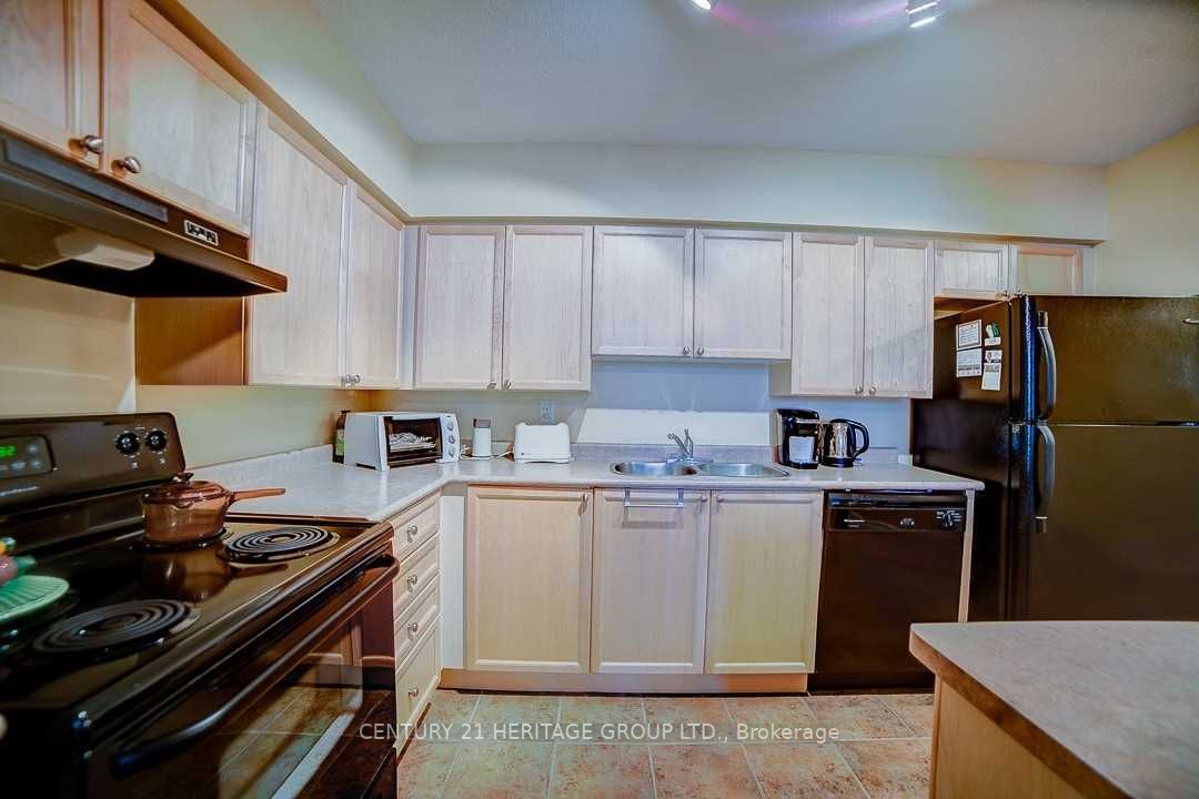 260 Davis Dr, #301