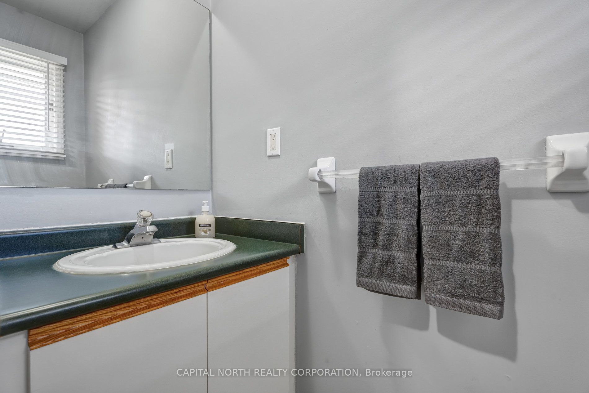 76 Potter Cres