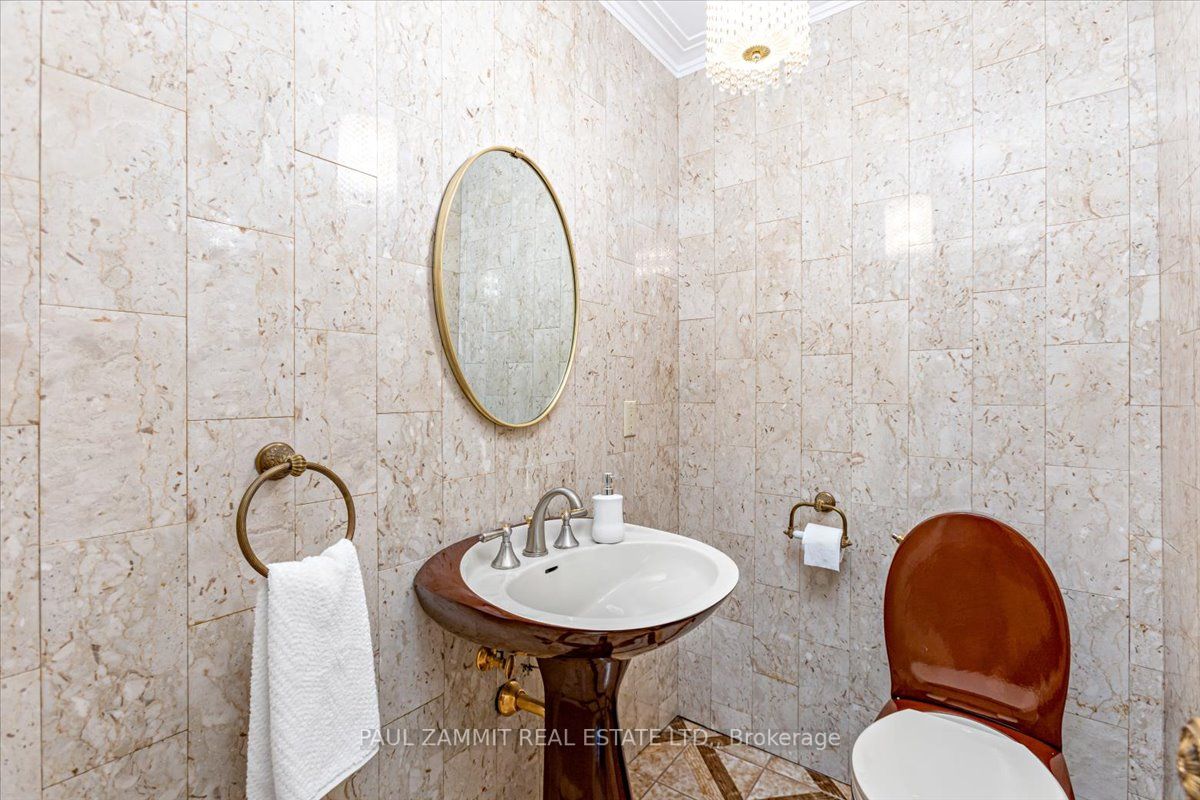 4 Granada Crt