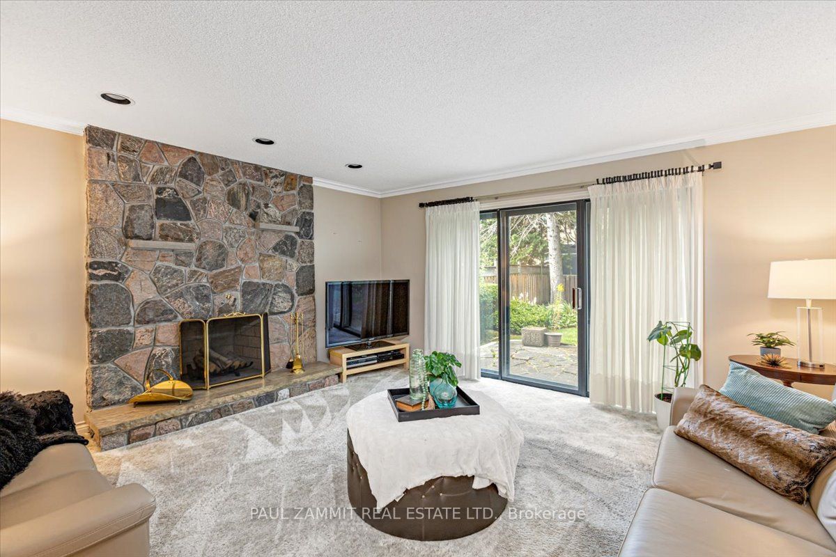 4 Granada Crt