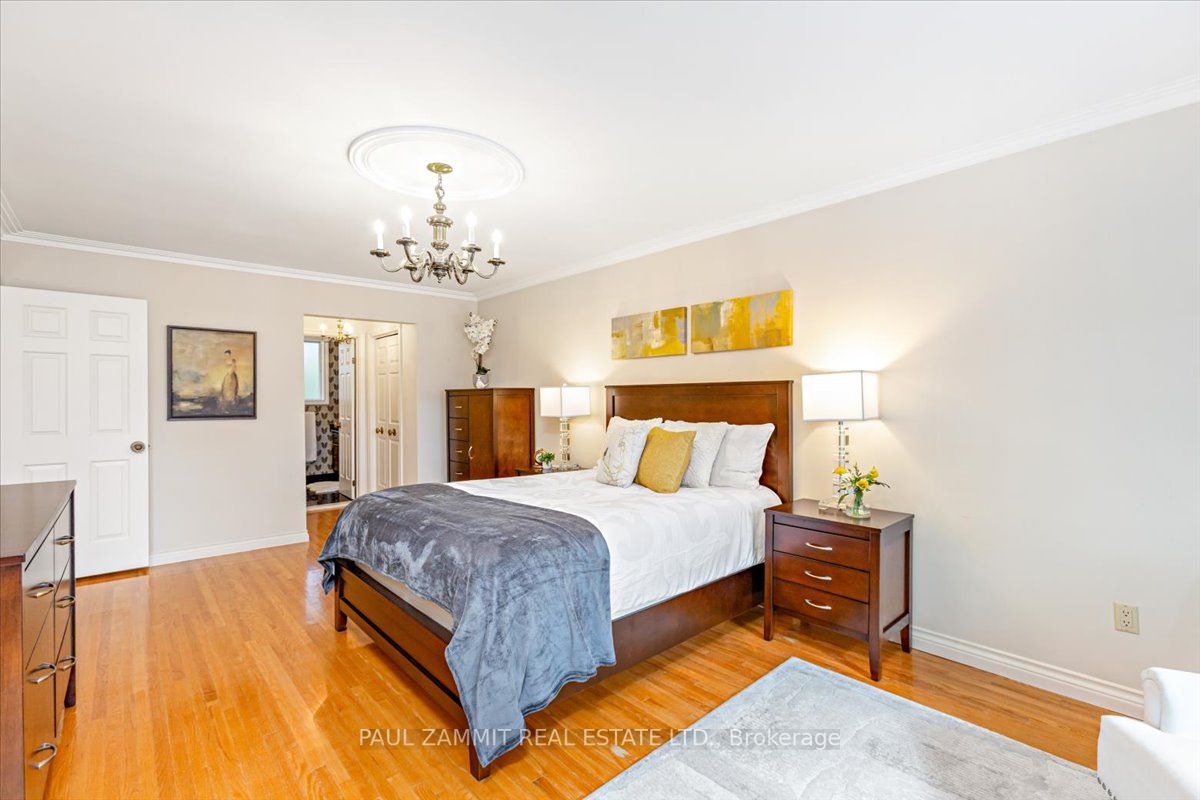 4 Granada Crt