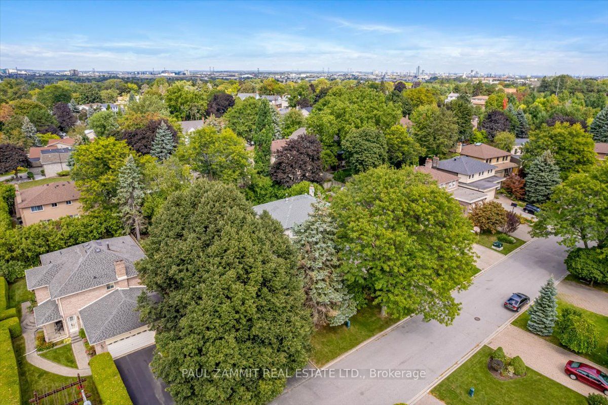 4 Granada Crt