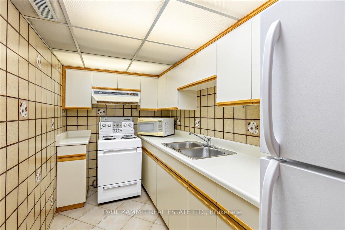 4 Granada Crt