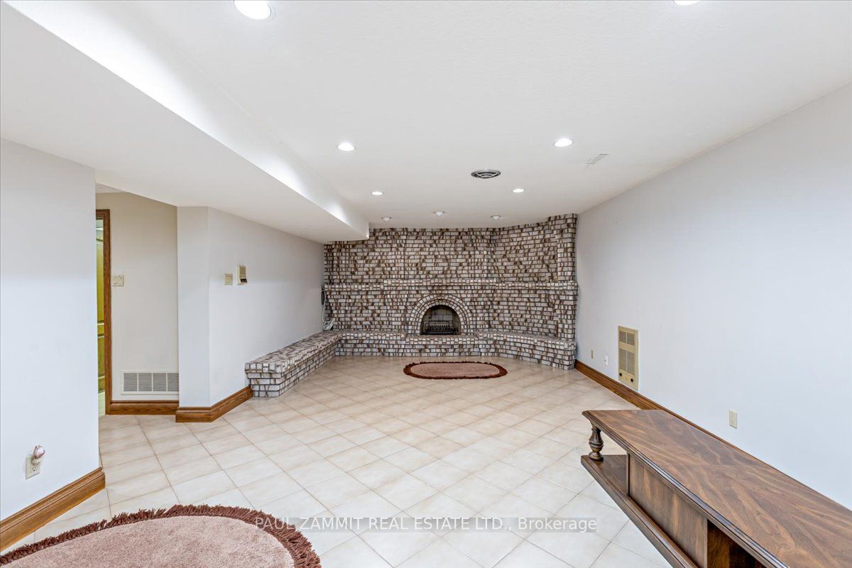 4 Granada Crt