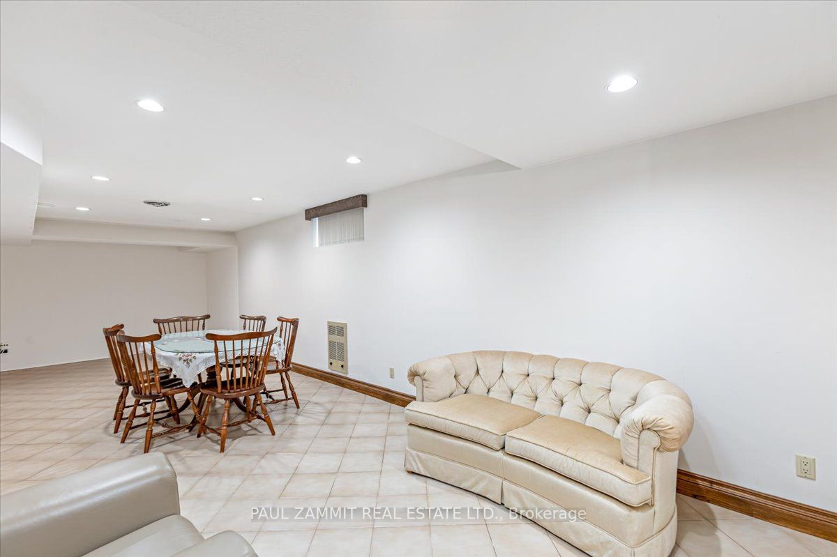4 Granada Crt