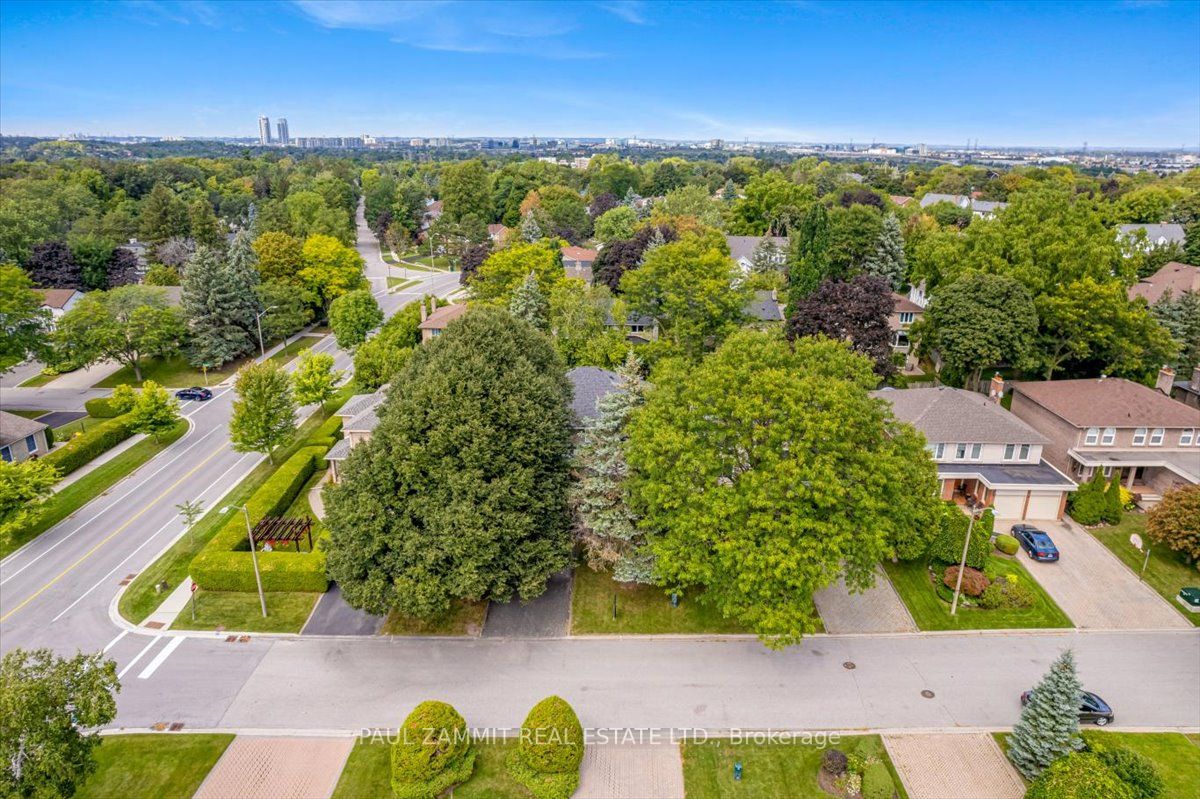 4 Granada Crt