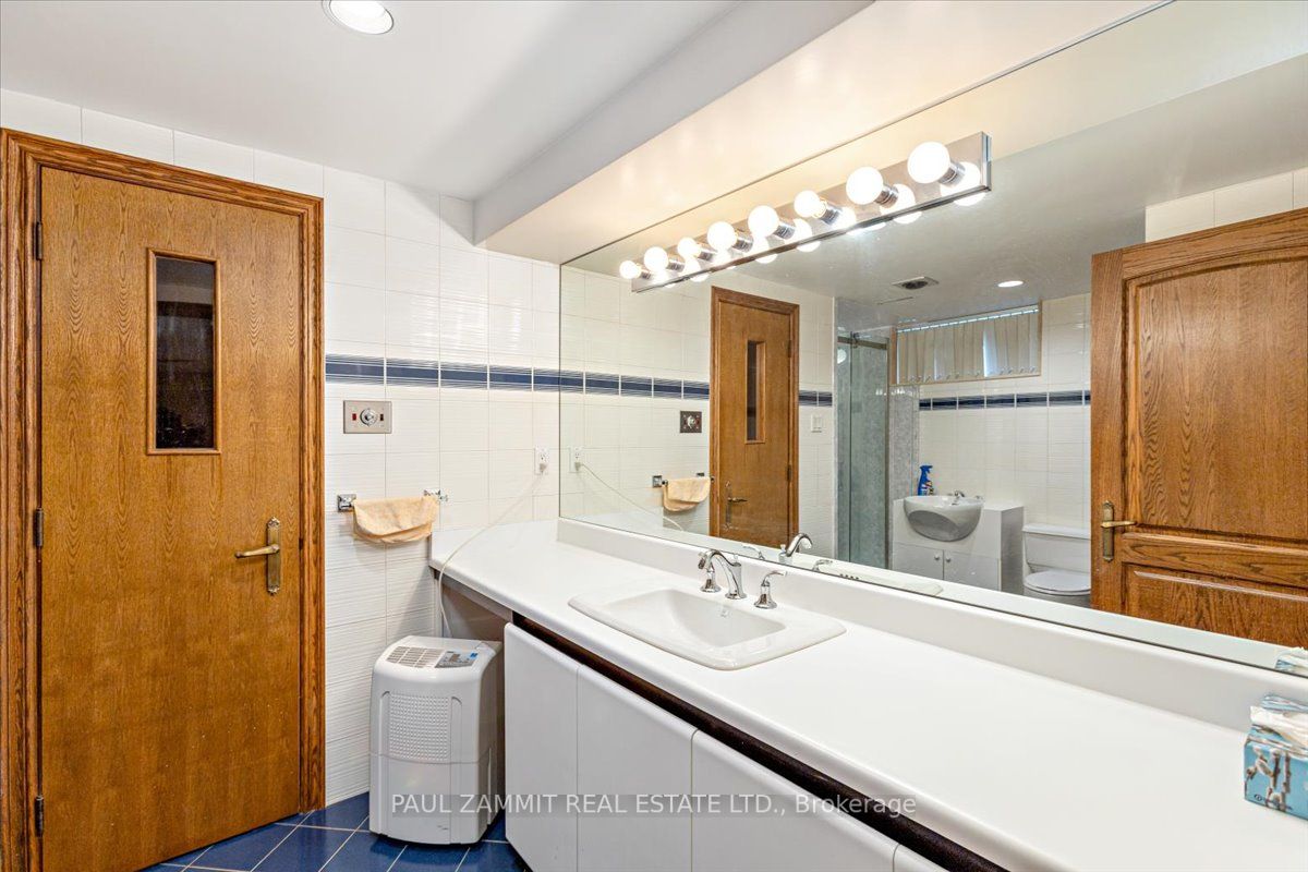 4 Granada Crt