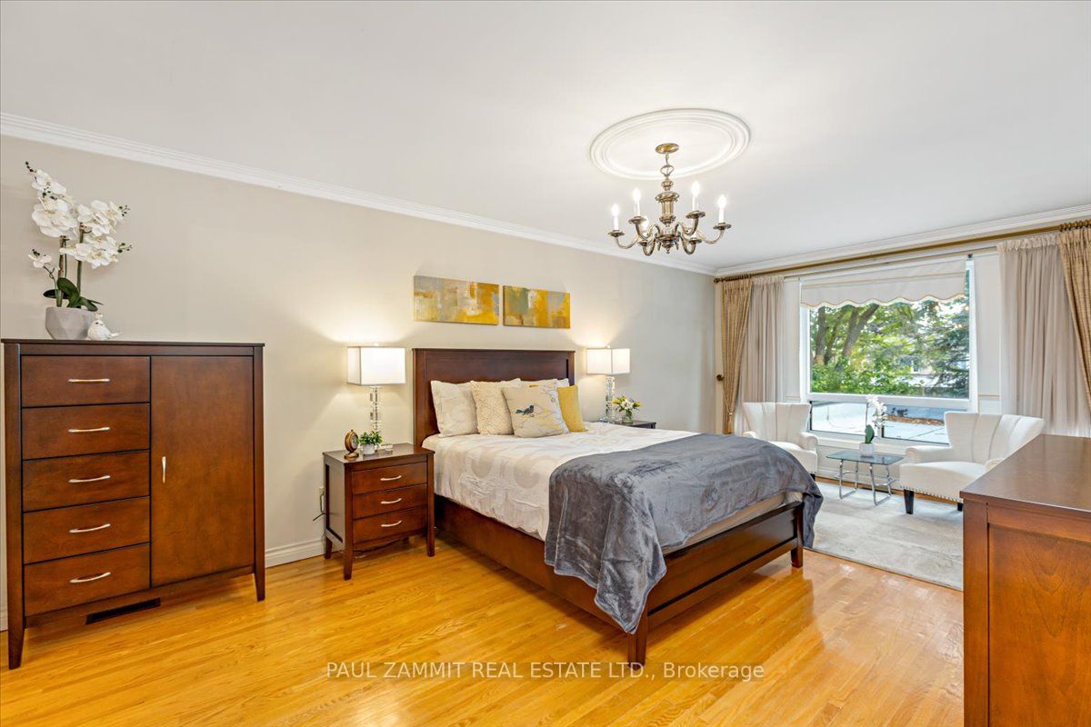 4 Granada Crt