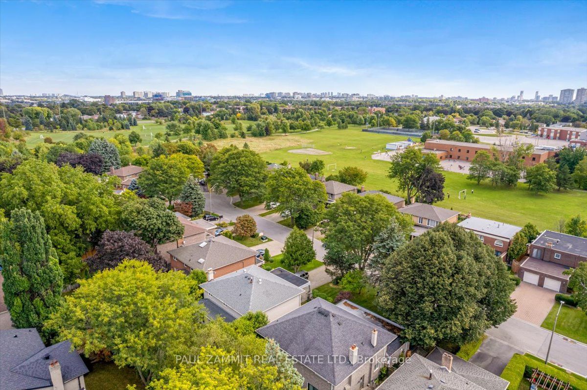 4 Granada Crt