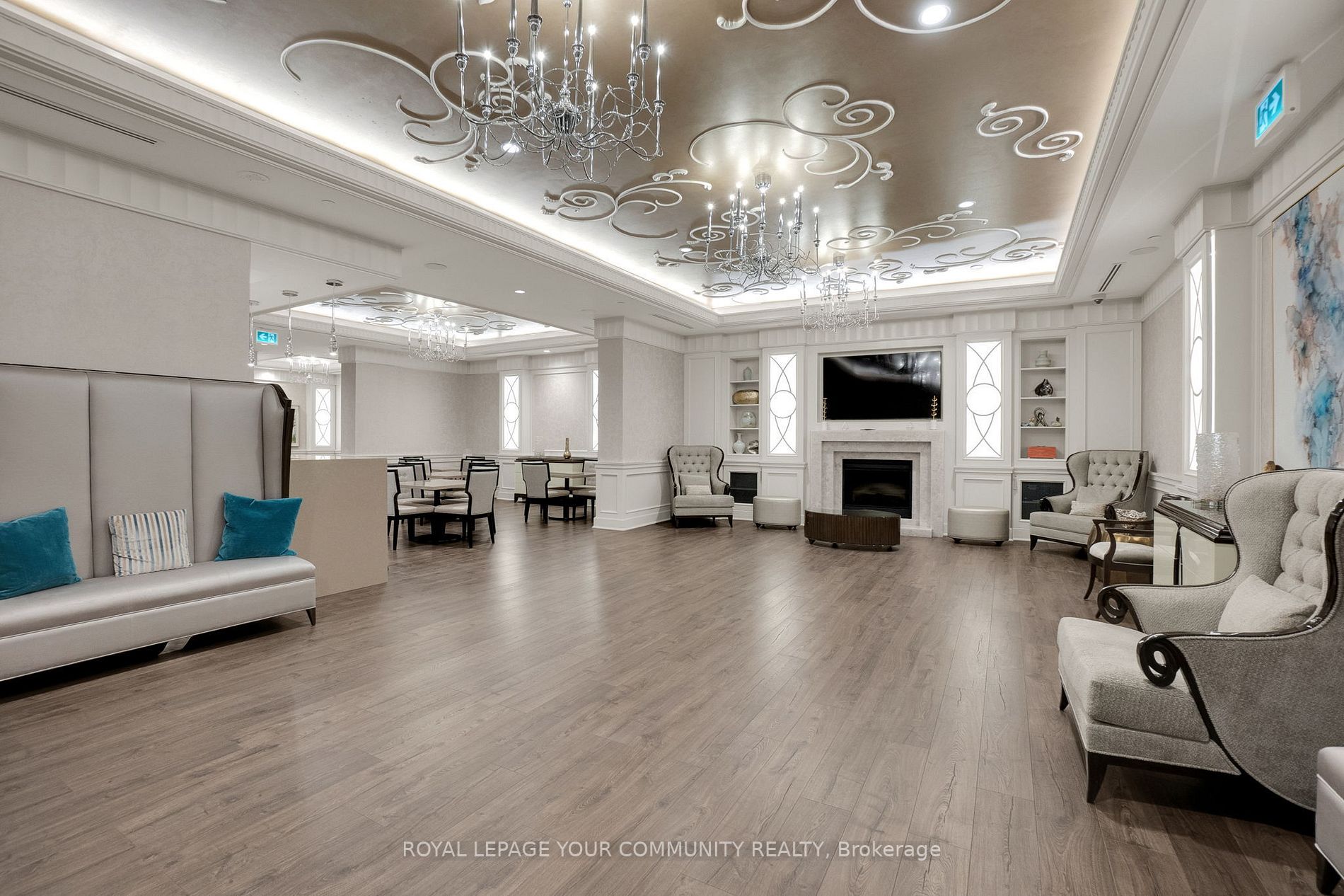 9085 Jane Street, #522