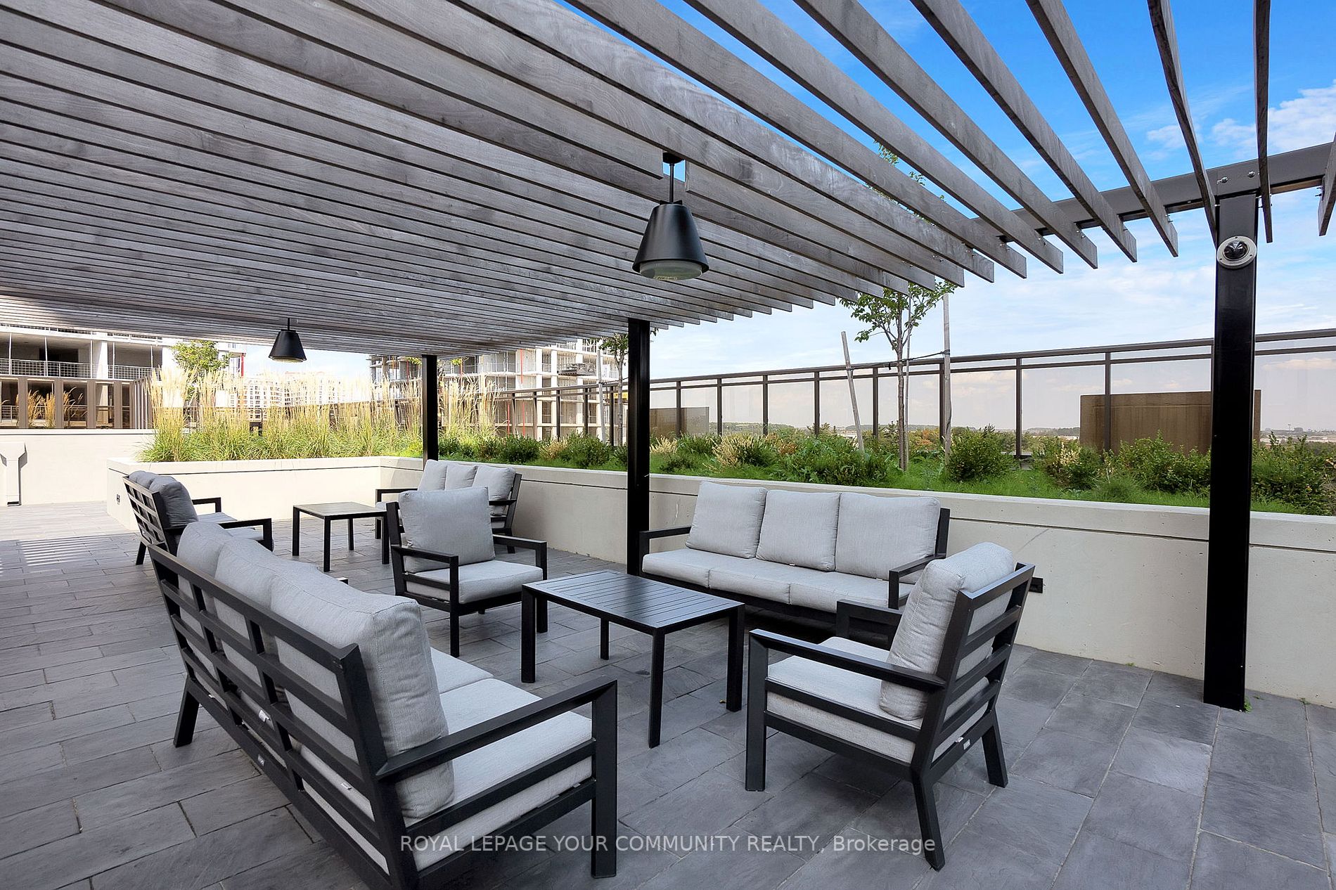 9085 Jane Street, #522