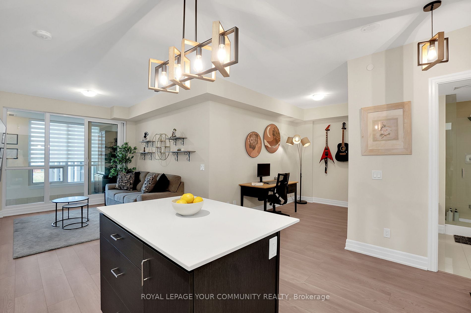 9085 Jane Street, #522