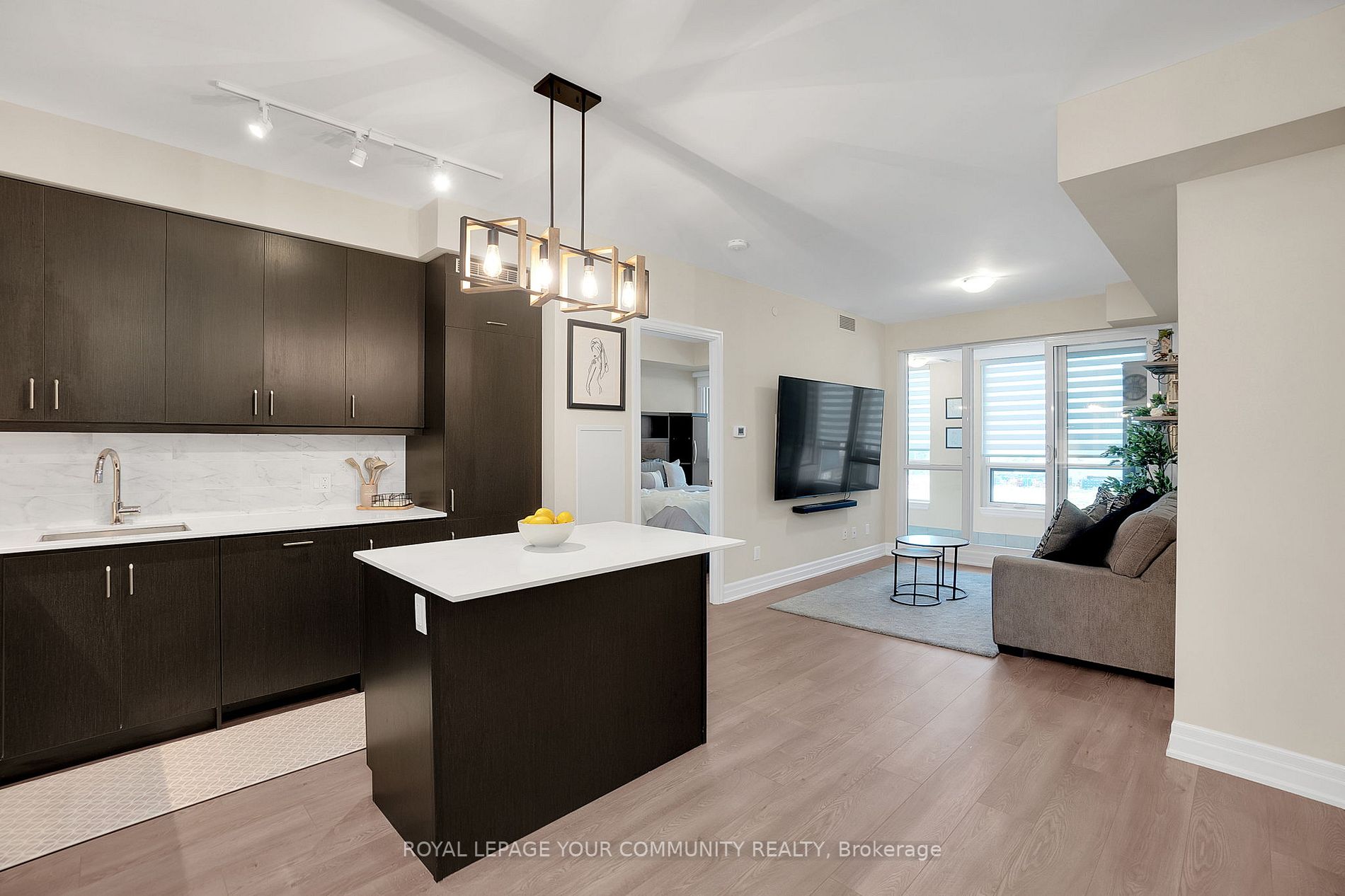 9085 Jane Street, #522