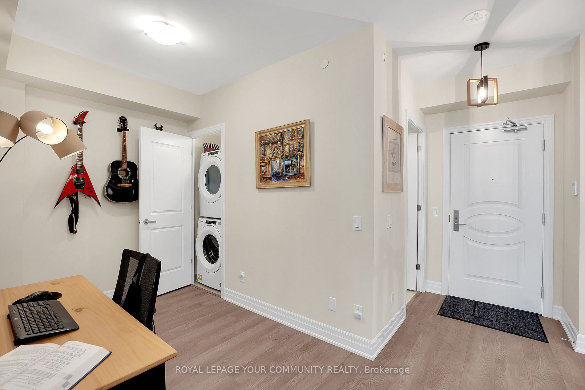 9085 Jane Street, #522