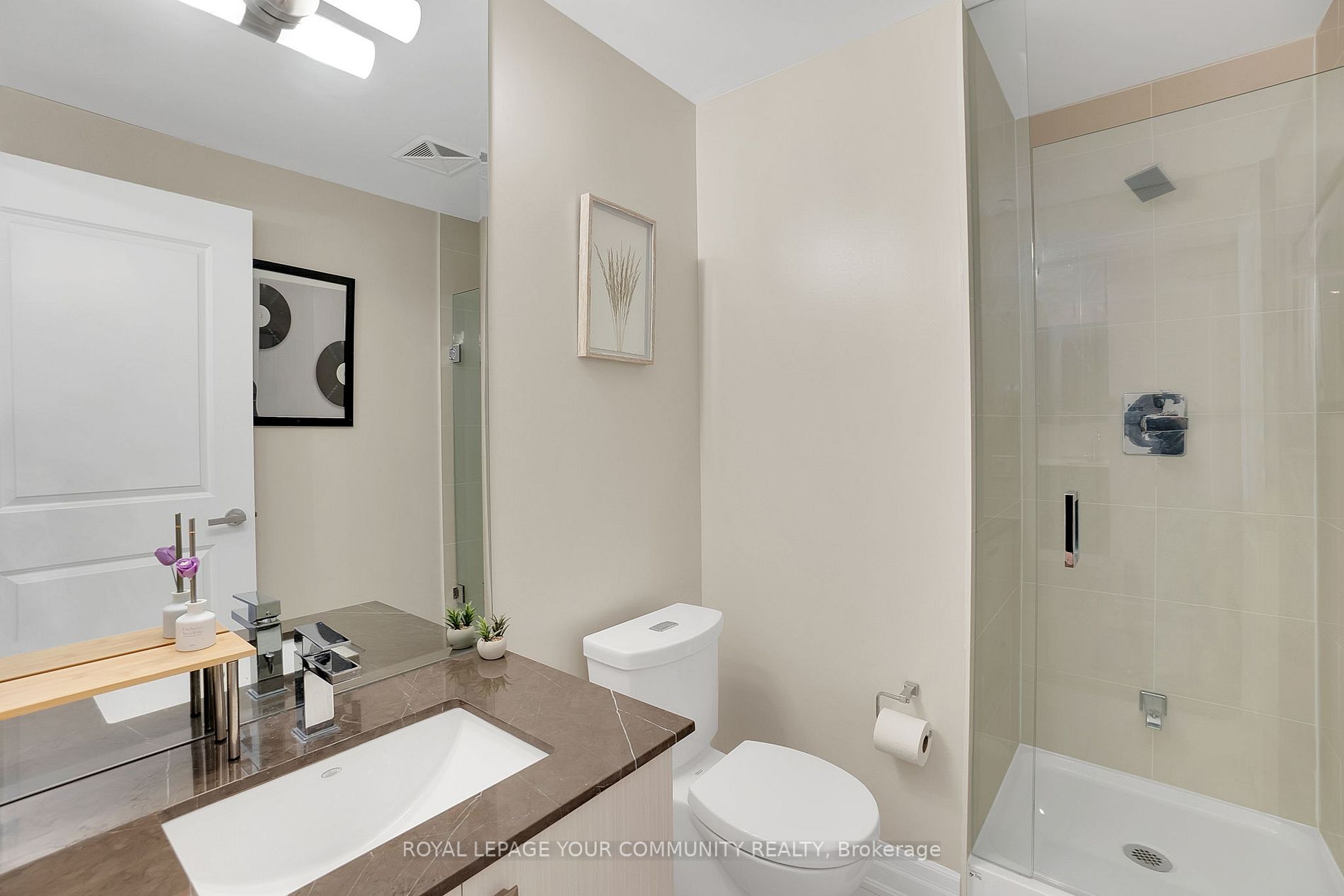9085 Jane Street, #522