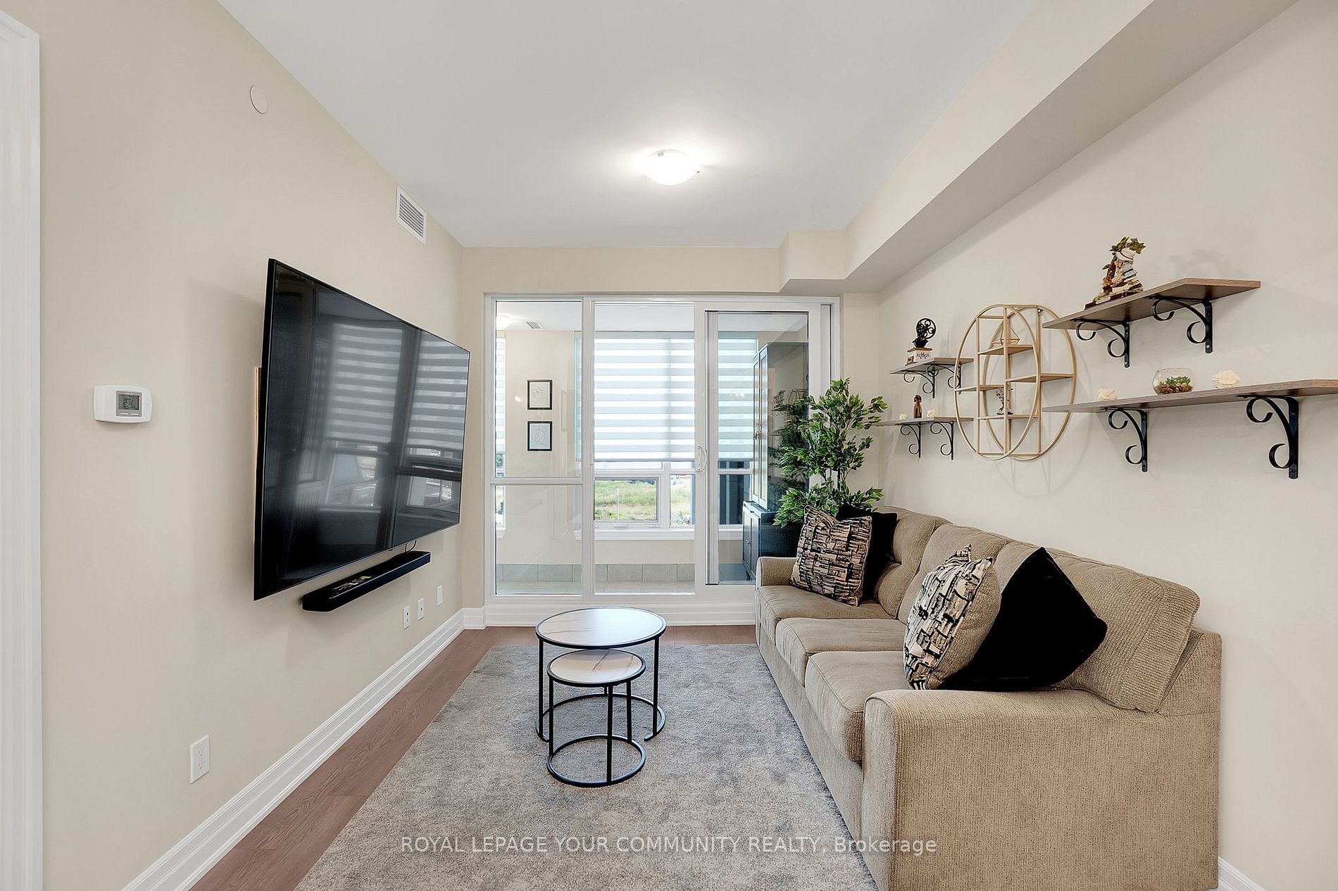 9085 Jane Street, #522