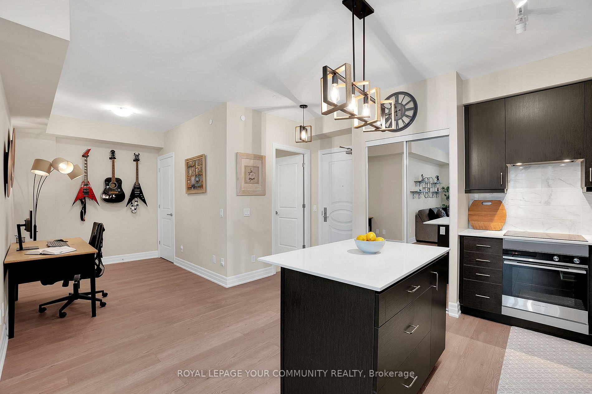 9085 Jane Street, #522