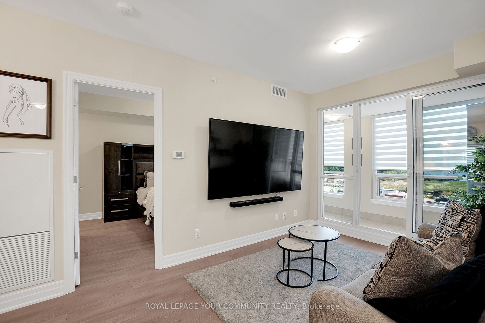 9085 Jane Street, #522