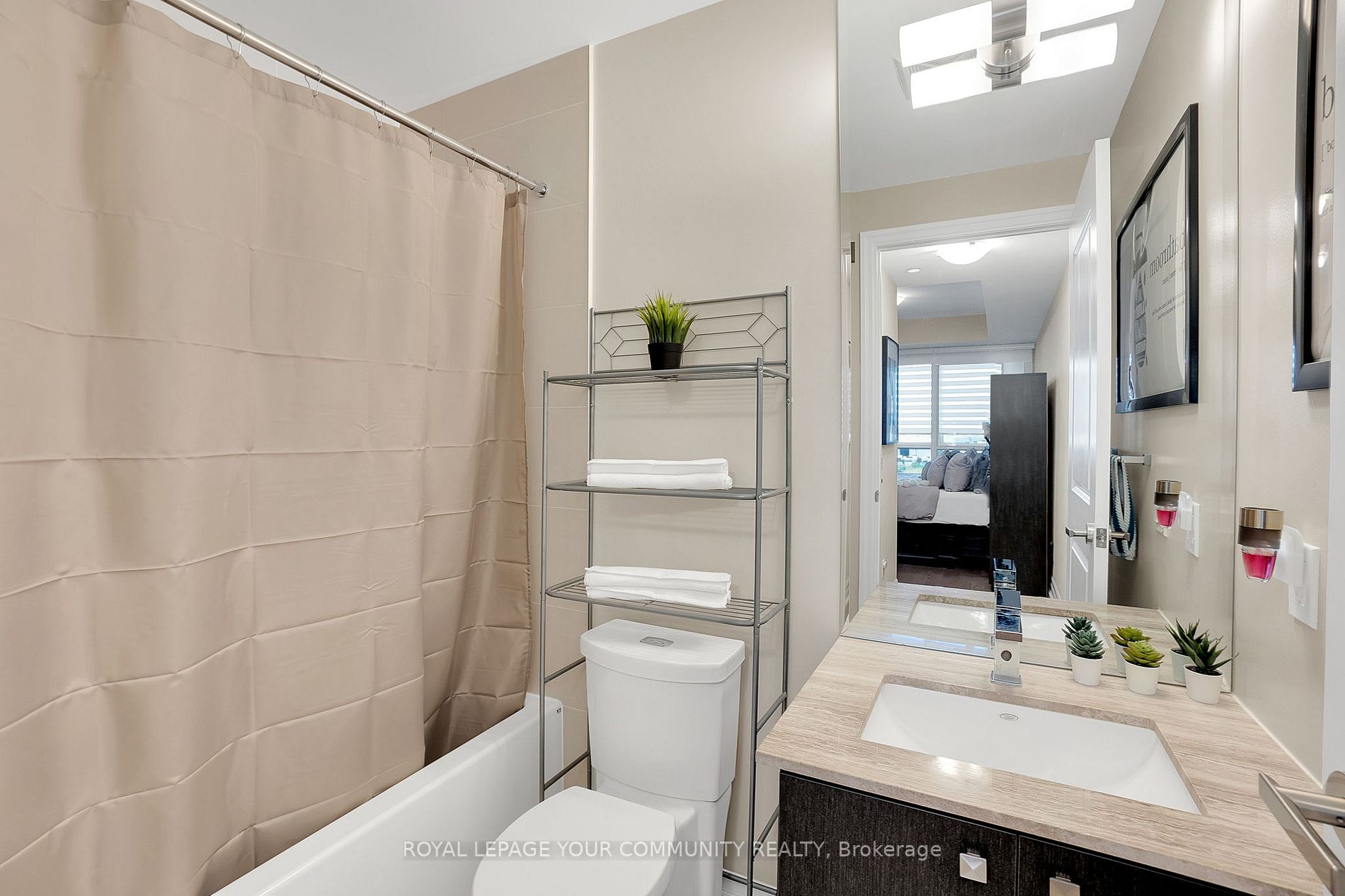 9085 Jane Street, #522