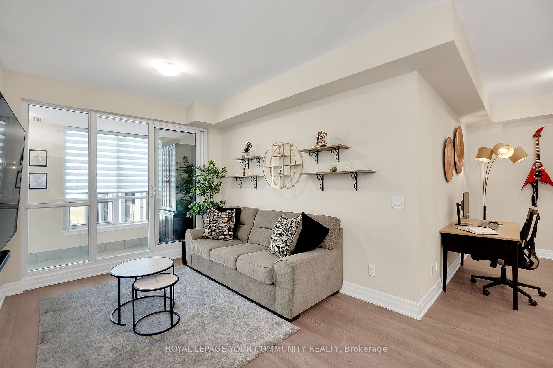 9085 Jane Street, #522