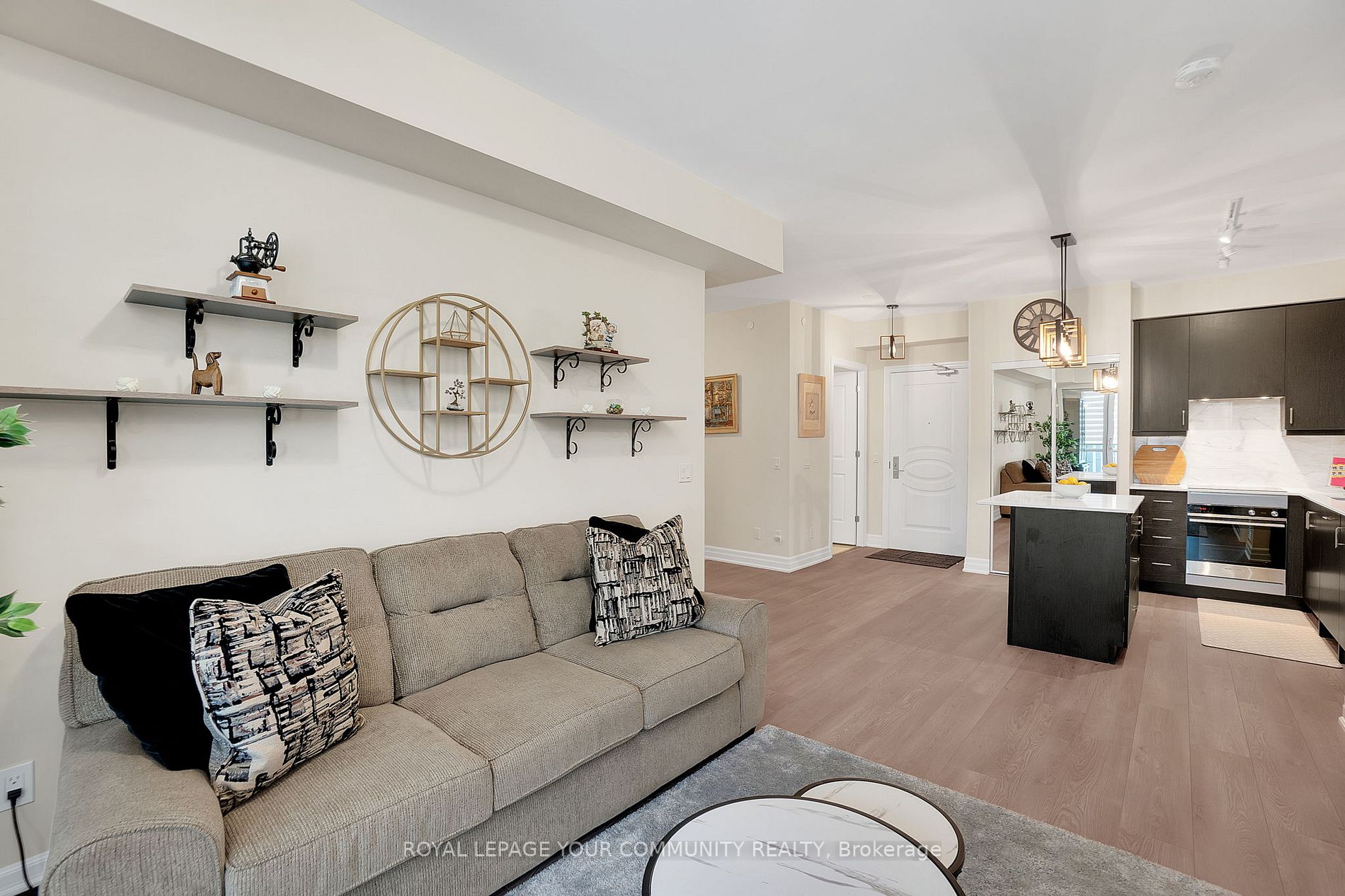 9085 Jane Street, #522