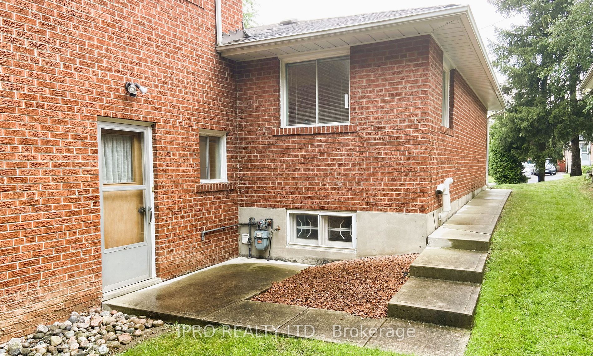 114 Clark Ave
