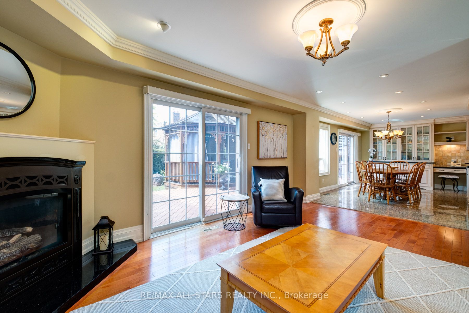 6 Lincoln Place