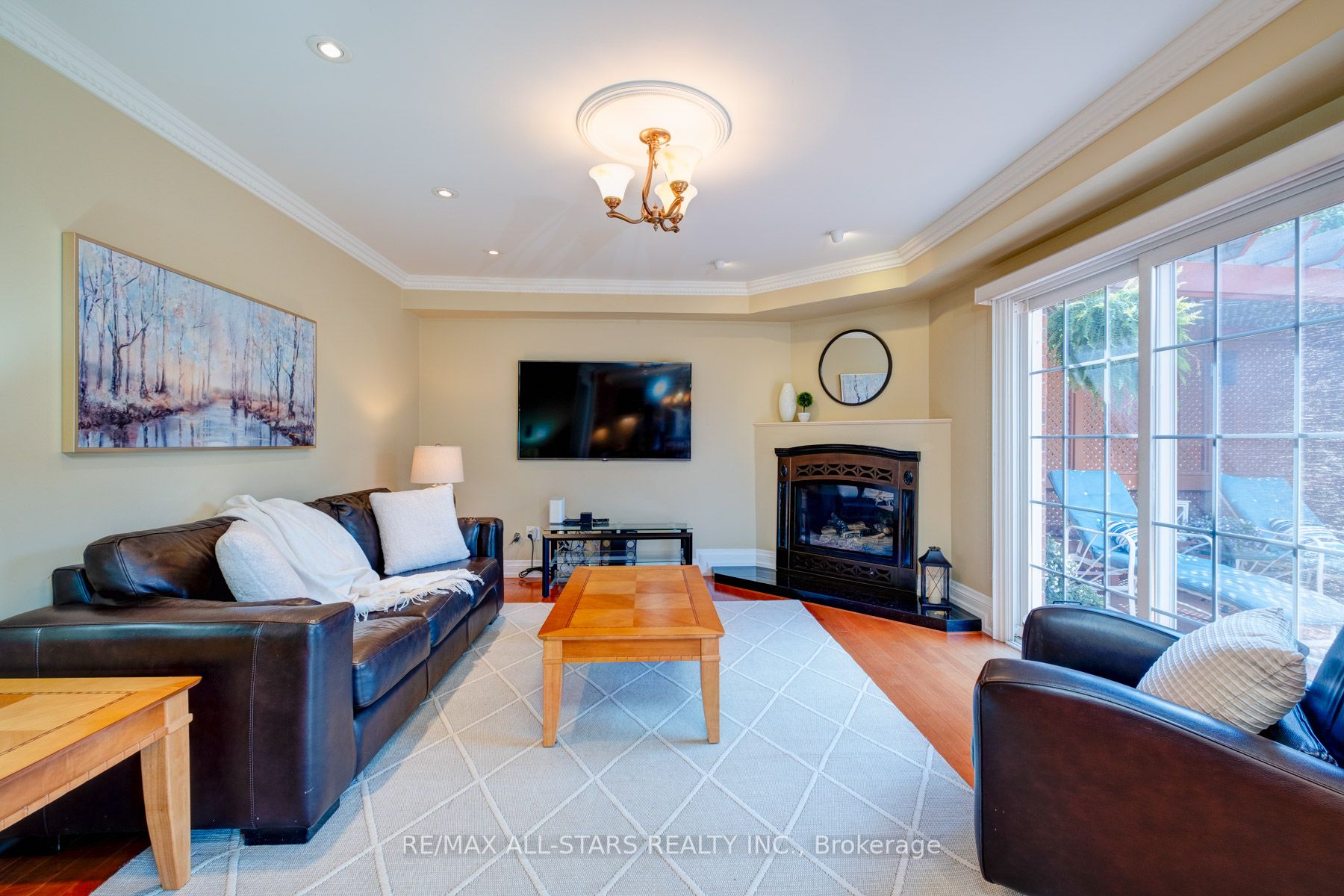 6 Lincoln Place