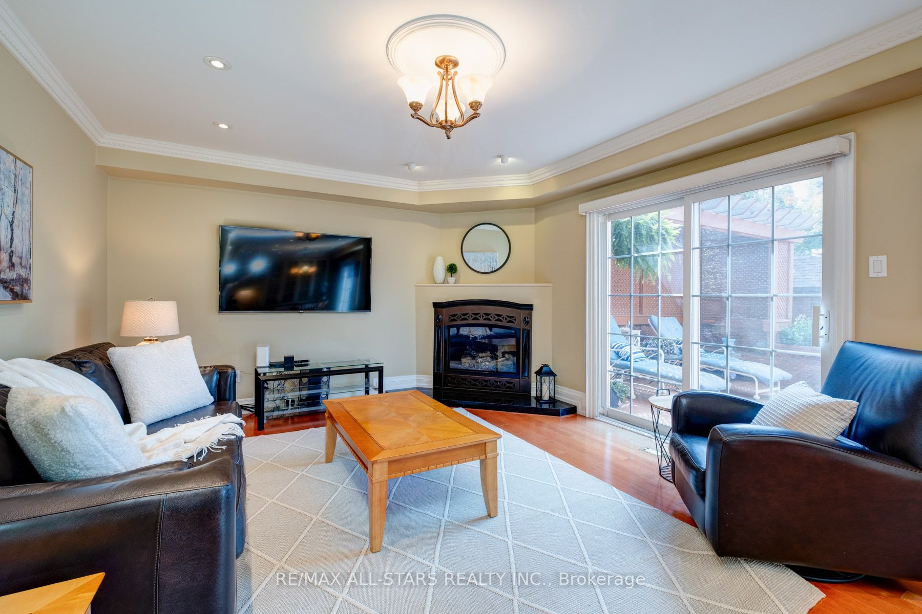 6 Lincoln Place