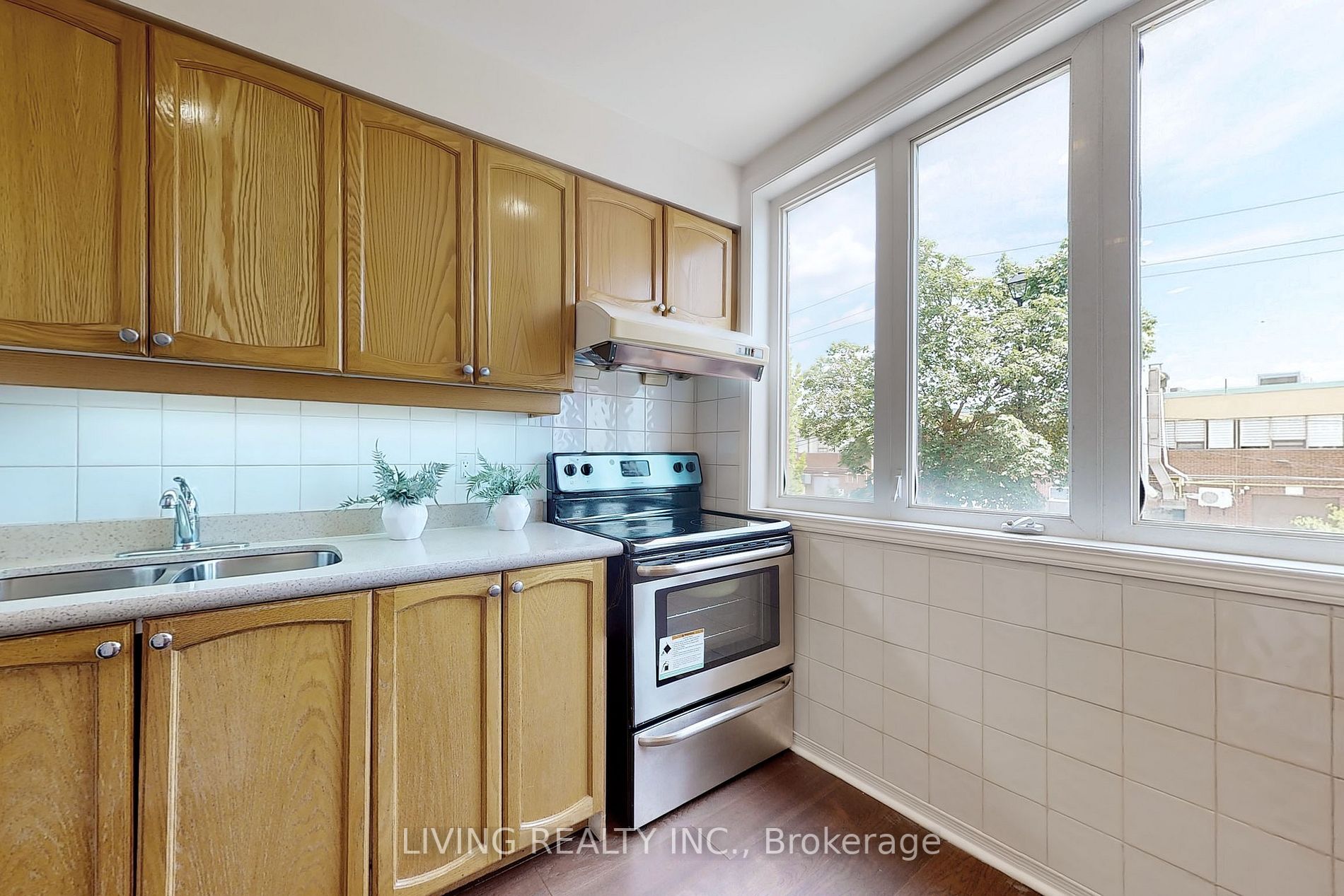 21 Elgin Mills Rd W, ##7