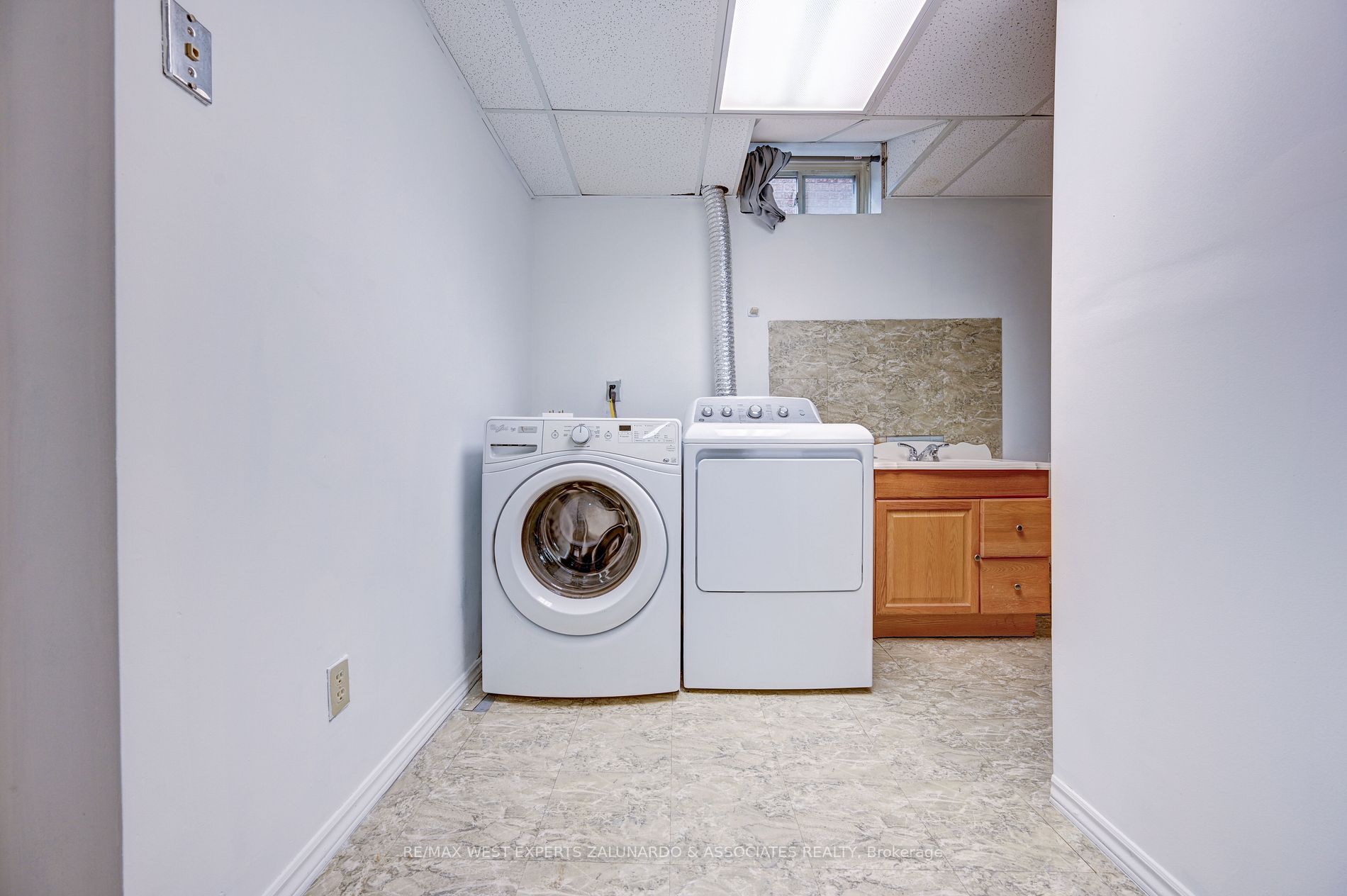 63 Romano Cres, #Lower