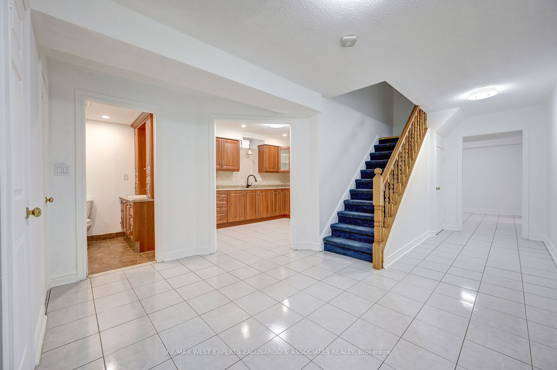 63 Romano Cres, #Lower