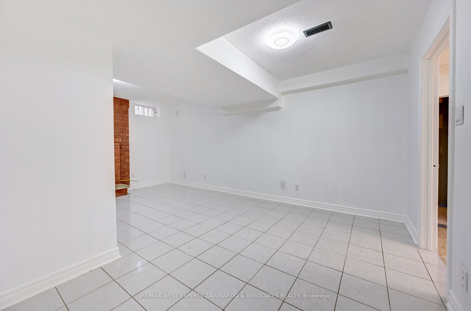 63 Romano Cres, #Lower