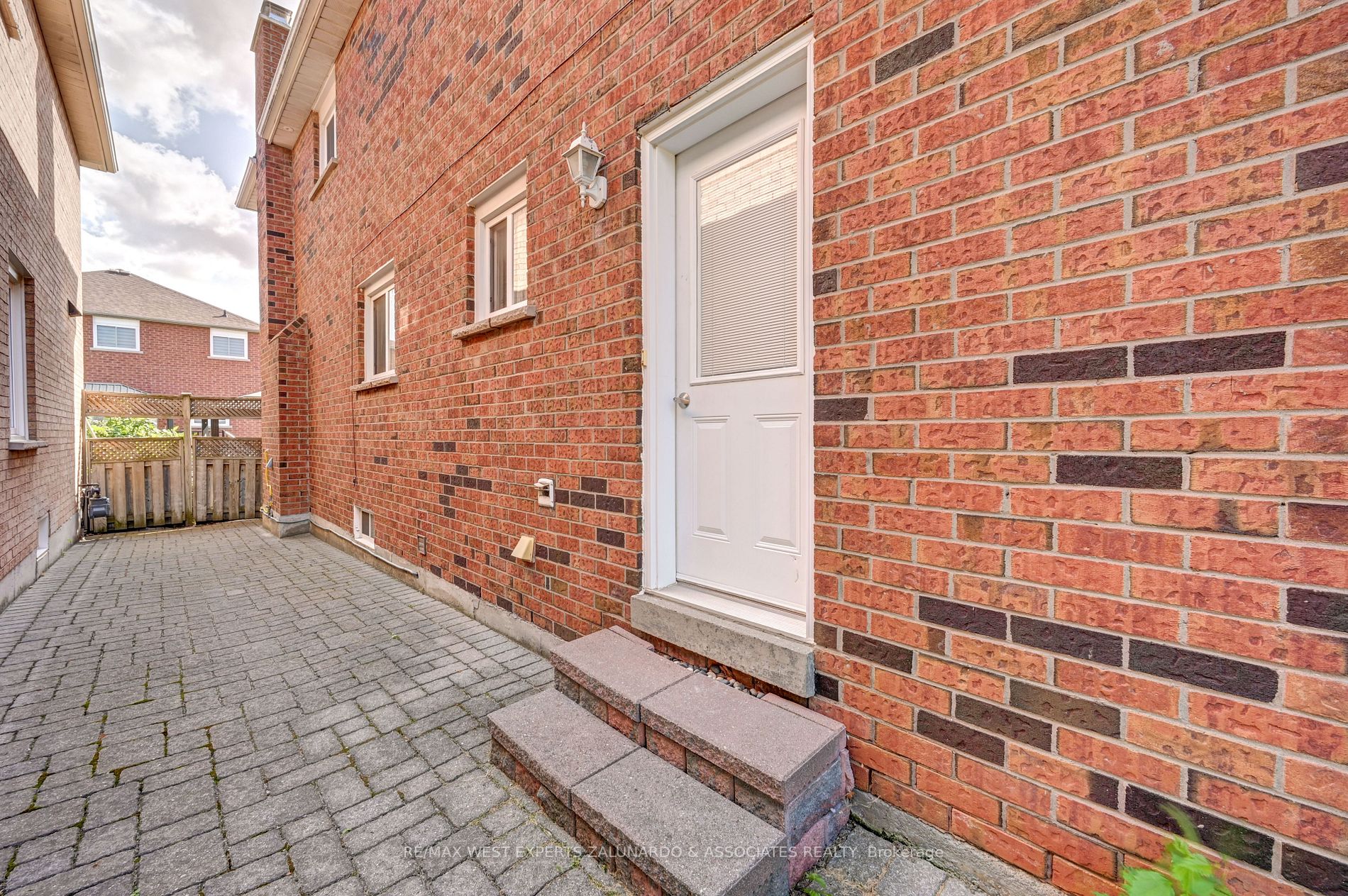 63 Romano Cres, #Lower